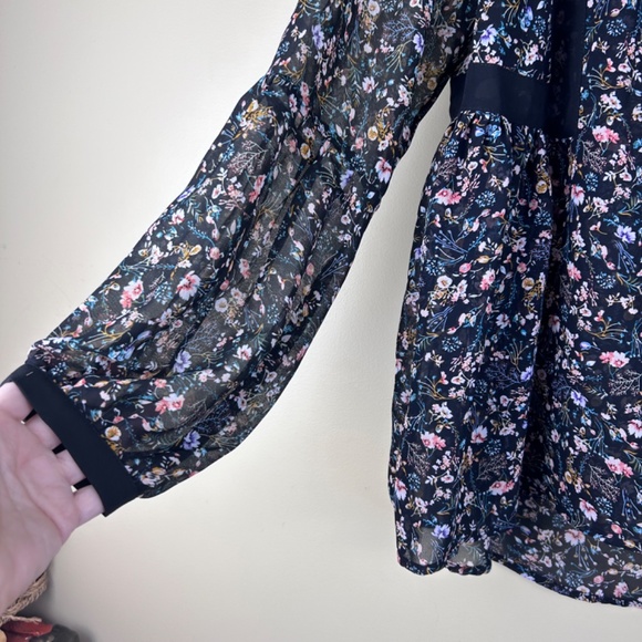 Black Tape women’s lightweight floral blouse size large - Picture 5 of 9